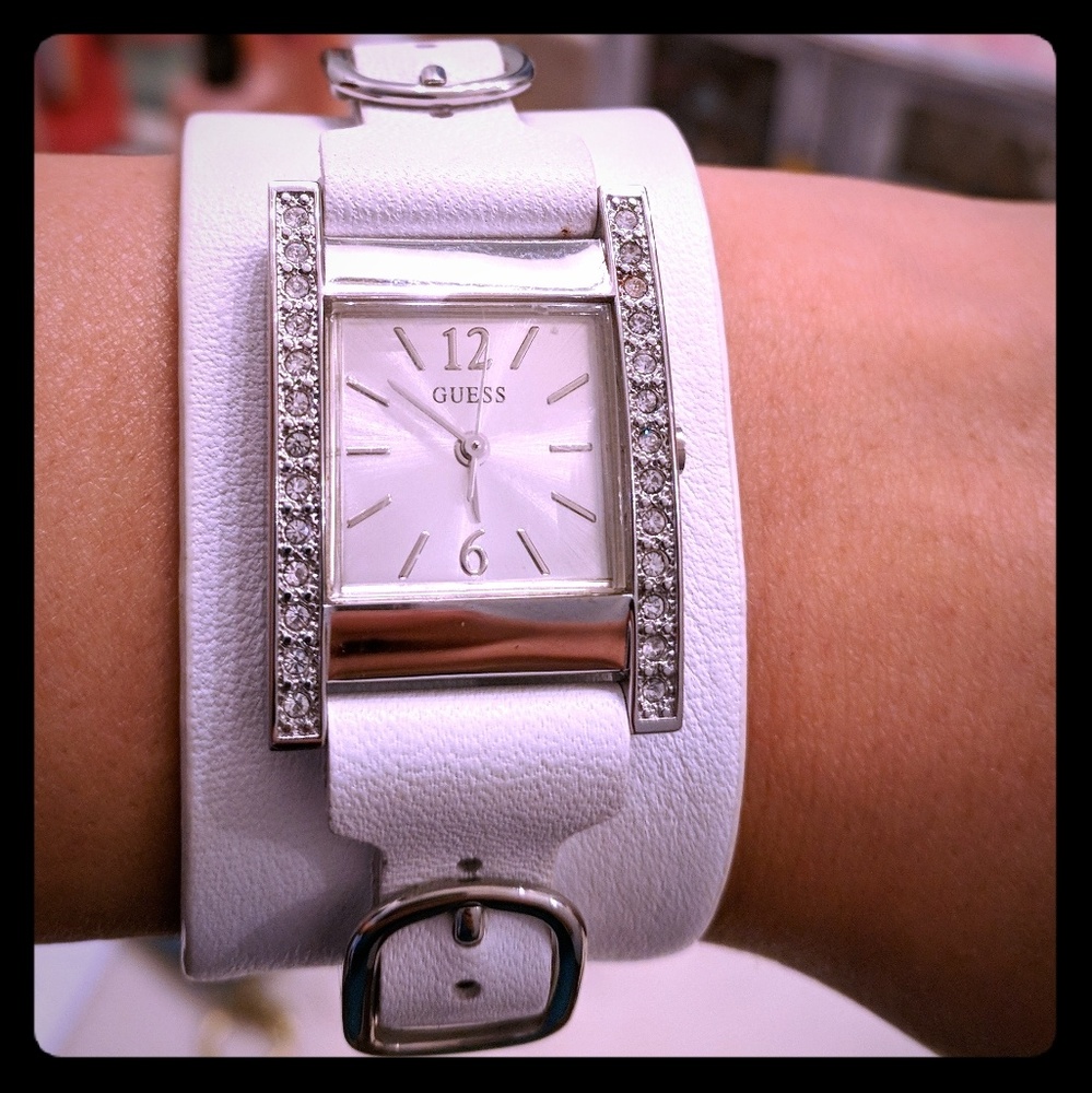 2 Guess Watches With An Extra Interchangeable Band